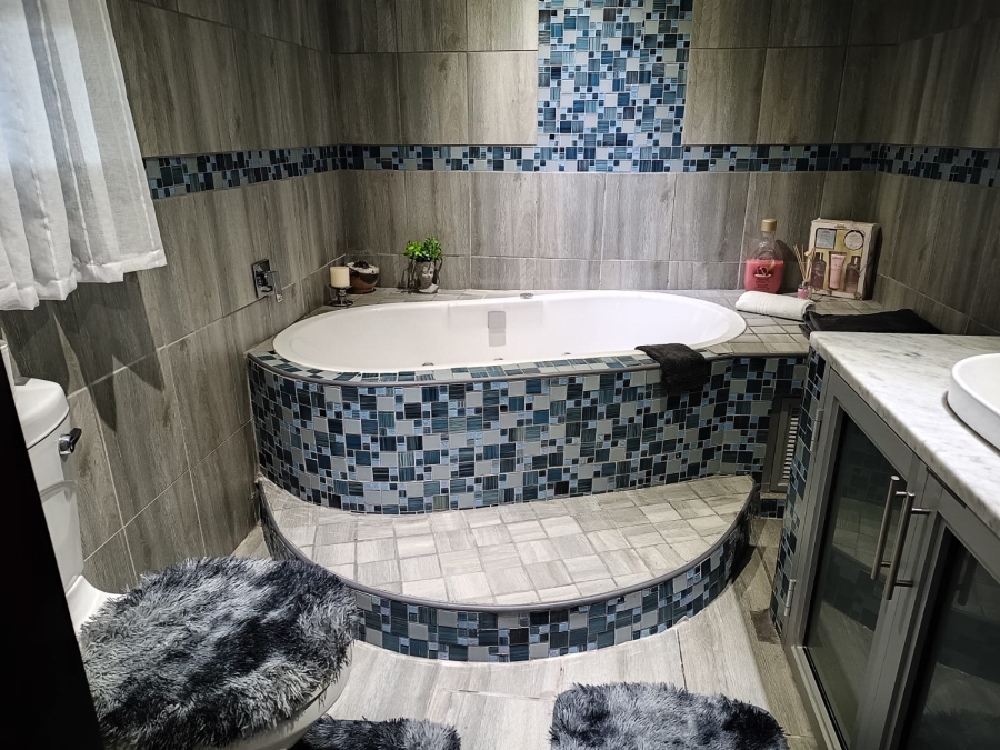 To Let 2 Bedroom Property for Rent in Heather Park Western Cape